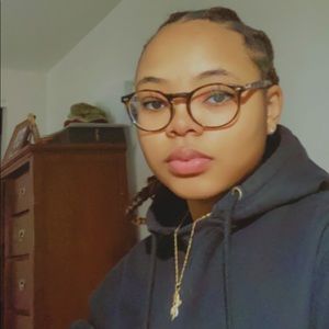 Meet your Posher, Hillary